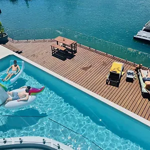 Island Secret Mooloolaba Guest house Buddina